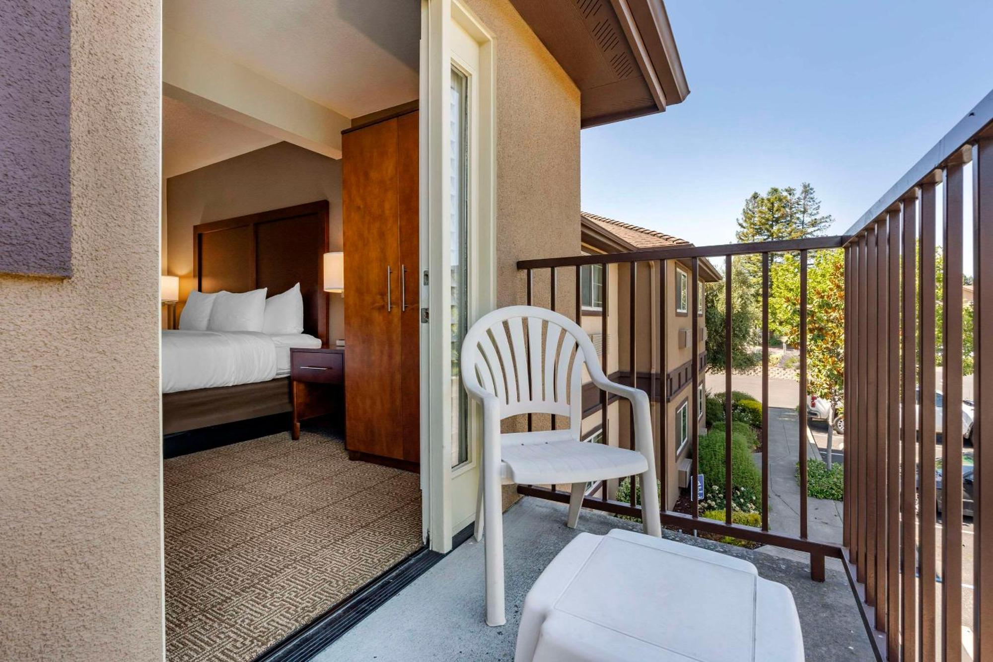 Comfort Inn & Suites Ukiah Mendocino County Bagian luar foto