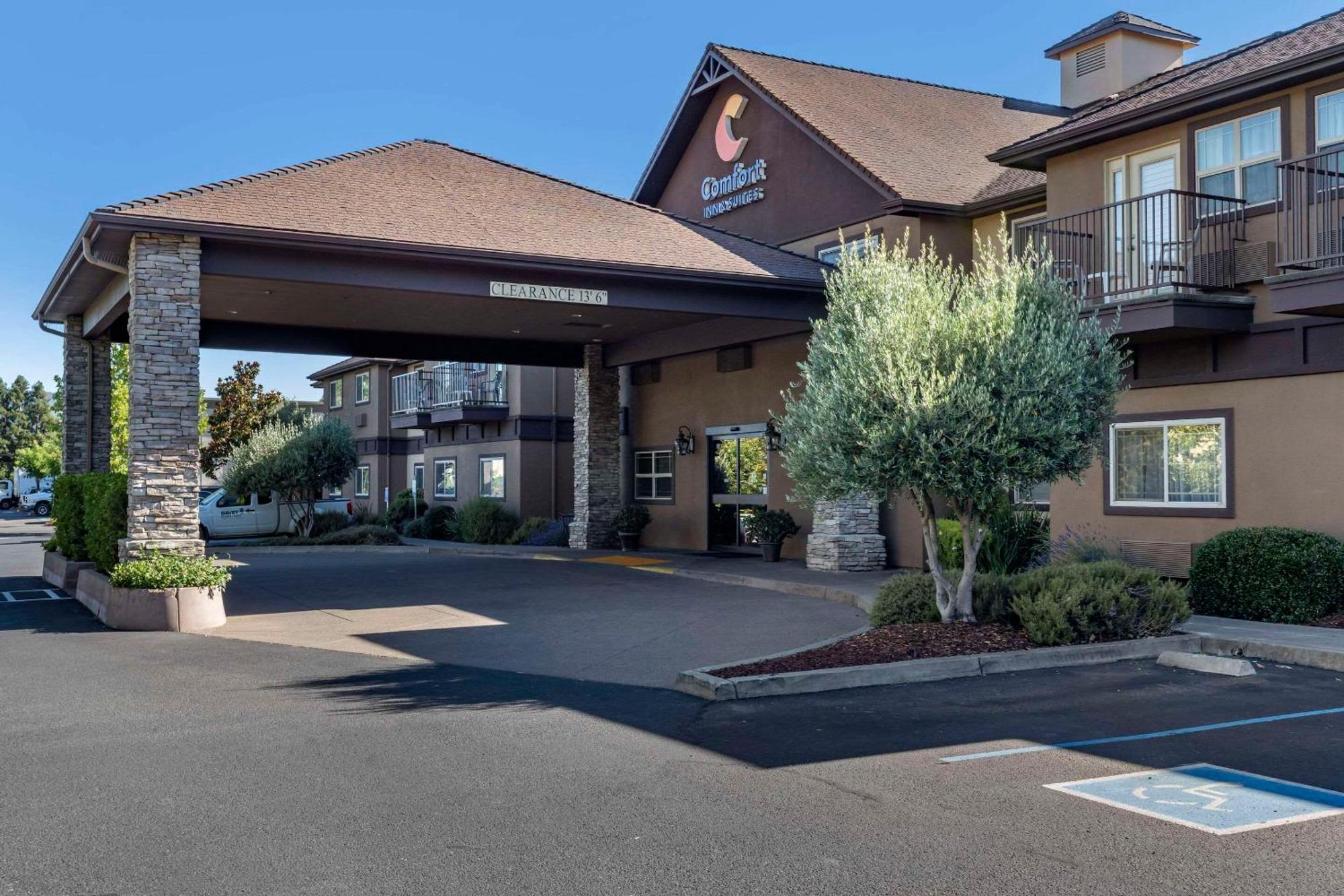 Comfort Inn & Suites Ukiah Mendocino County Bagian luar foto